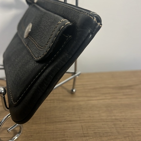 Coach, black leather wristlet - Picture 5 of 16